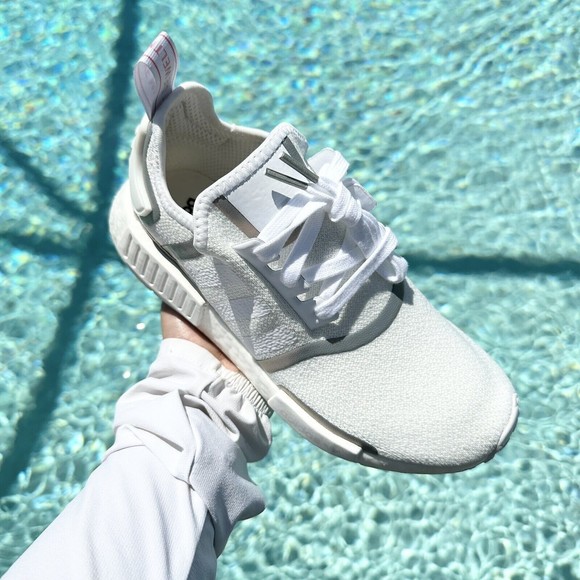 WOMEN'S Adidas Originals NMD R1 White Iridescent FV1797 - Picture 5 of 10